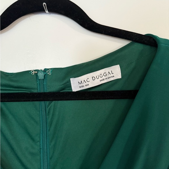 Mac Duggal Elegant Green Evening Gown Size 16W NWT - Picture 6 of 9